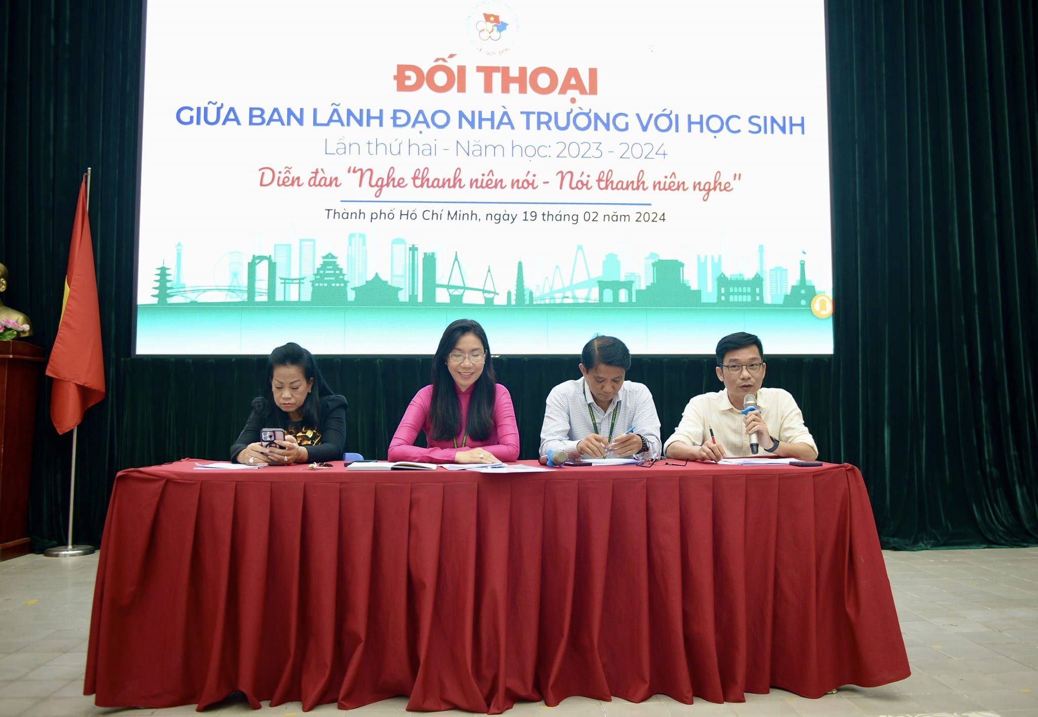 Đối thoại giữa ban lãnh đạo nhà trường với học sinh - lần 2 NH: 2023-2024