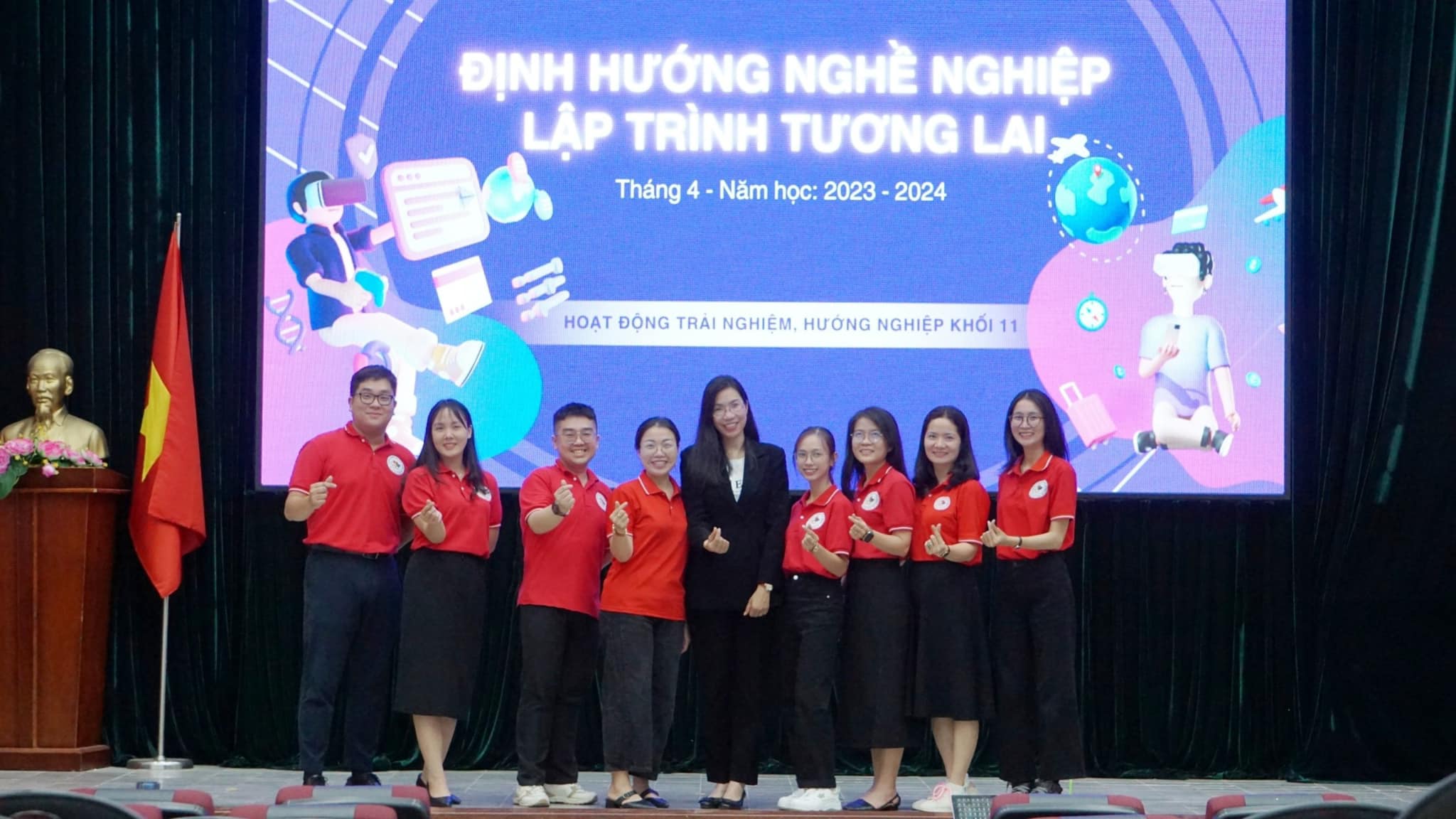 Hoạt động trải nghiệm tháng 4 "Định hướng nghề nghiệp - Lập trình tương lai"